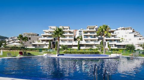 APARTAMENTO CONTEMPORÁNEO CON VISTAS AL GOLF Y AL MAR EN LOS ARQUEROS, BENAHAVÍS