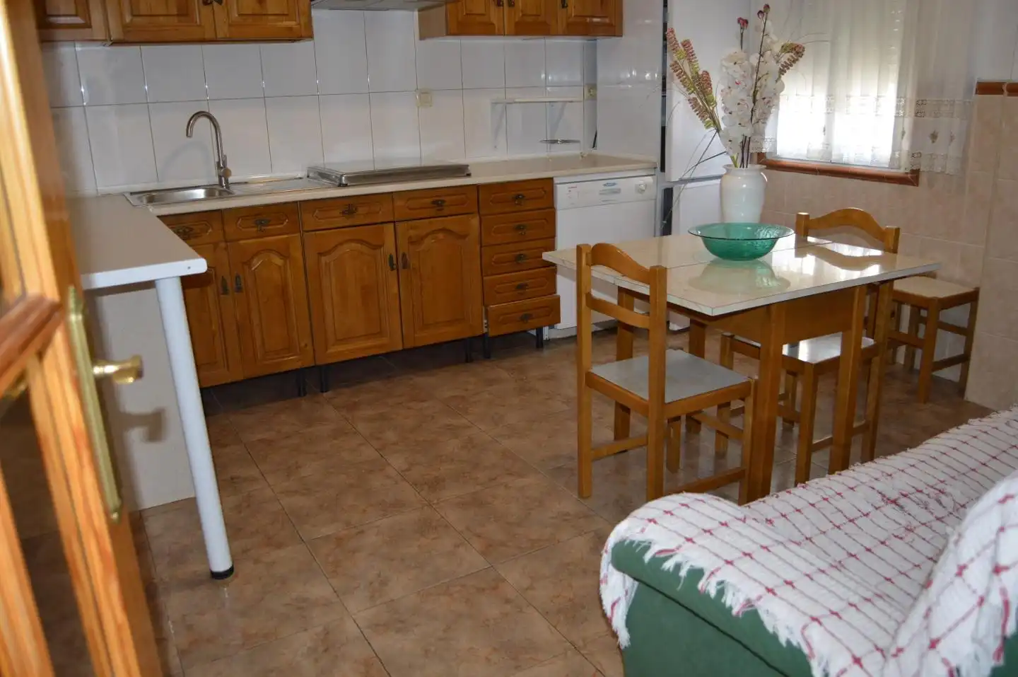 Cuina de Casa o xalet en venda en Torrubia del Campo amb Calefacció, Traster i Moblat