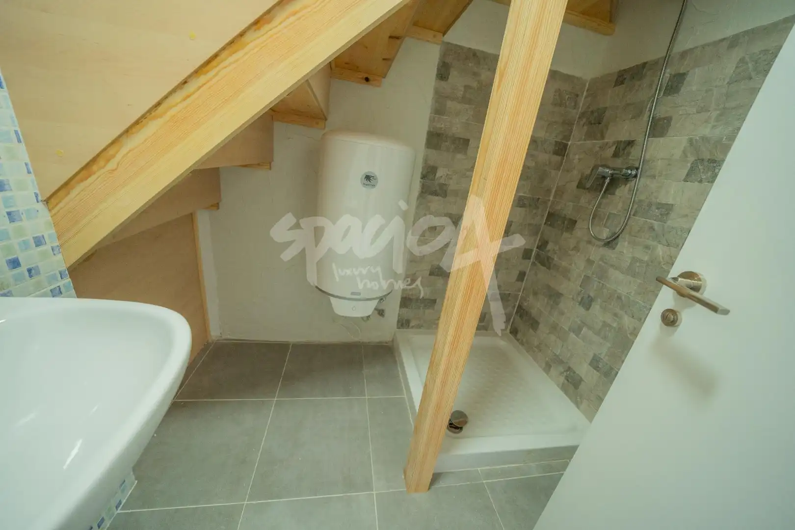 Bathroom of Flat for sale in Méntrida  with Heating, Parquet flooring and Storage room