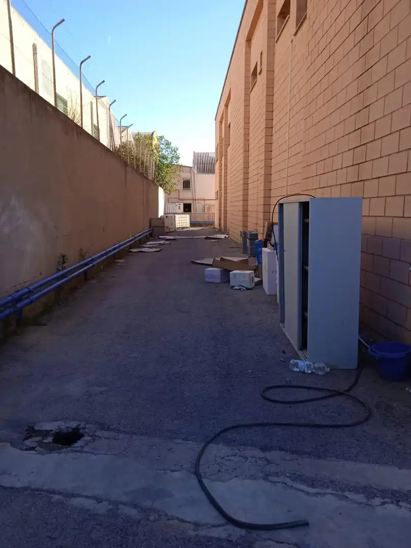 Industrial building to rent in Fuente del Jarro, imagen 3