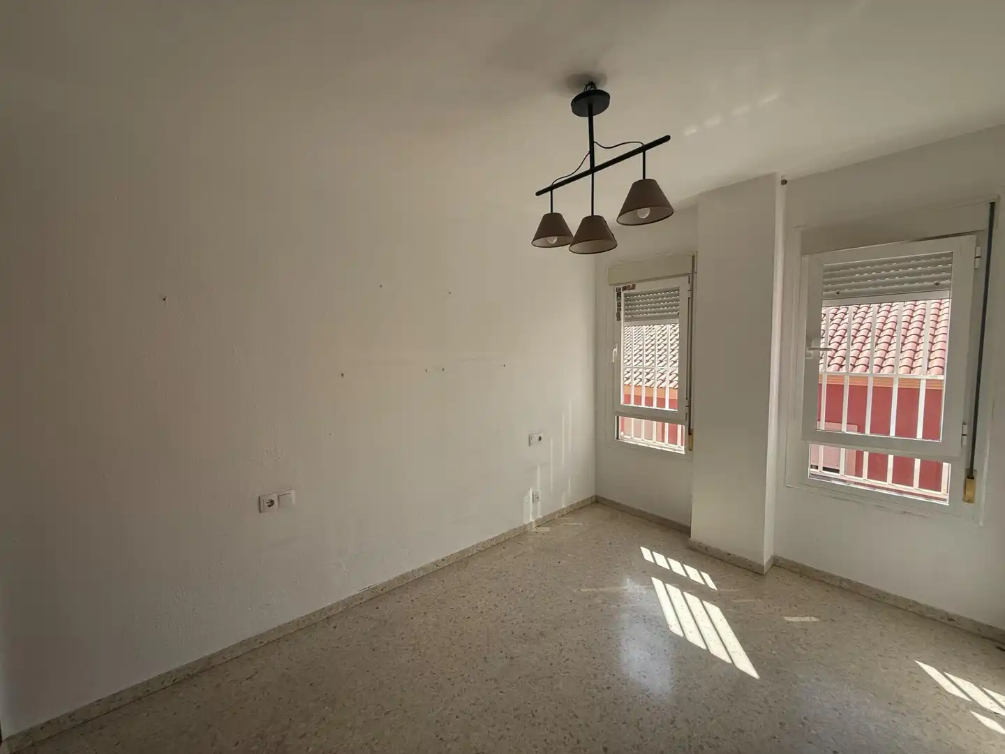 Habitación de Casa adosada en venta en Algeciras con Jardín privado y Piscina comunitaria