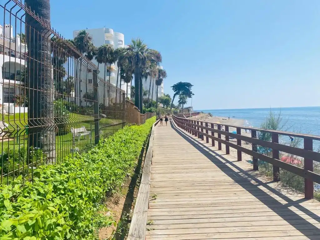 Vista exterior de Apartament de lloguer en Mijas amb Jardí privat, Terrassa i Traster