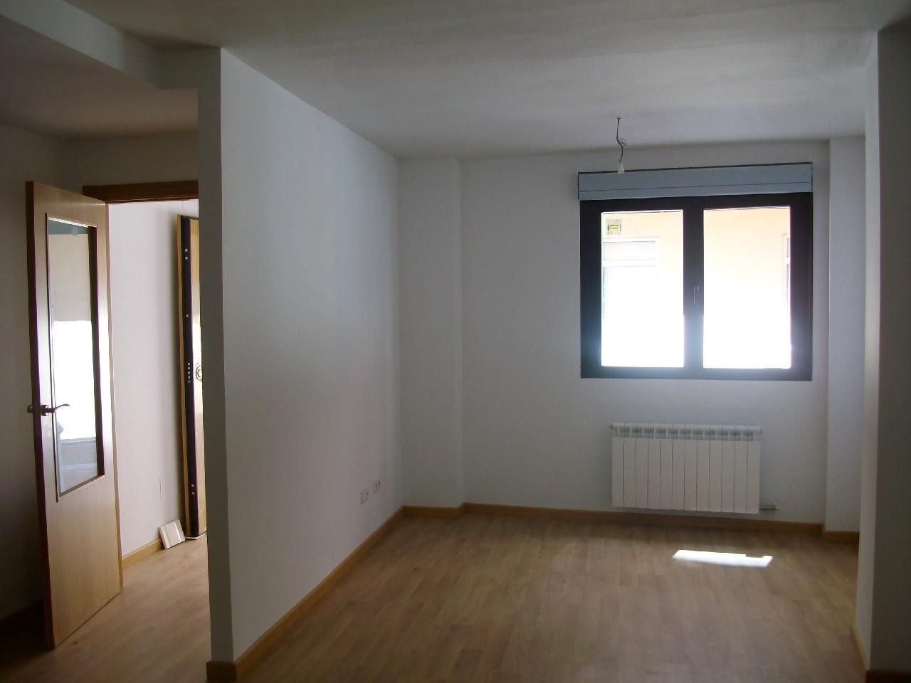 Planta baixa en venda en Tudela de Duero amb Calefacció, Parquet i Traster