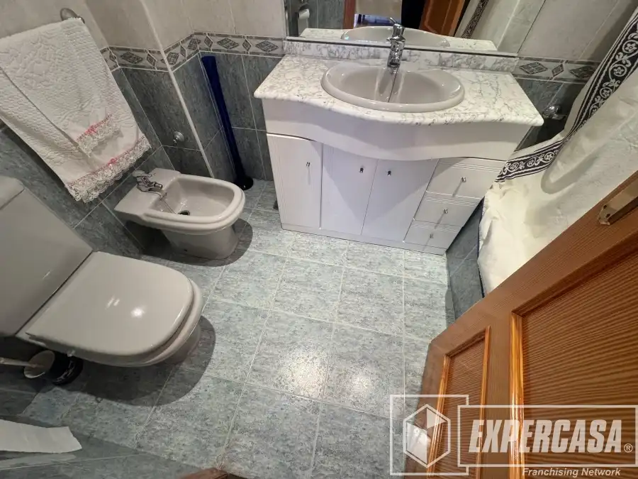 Bathroom of Flat for sale in Albal  with Air Conditioner, Terrace and Storage room