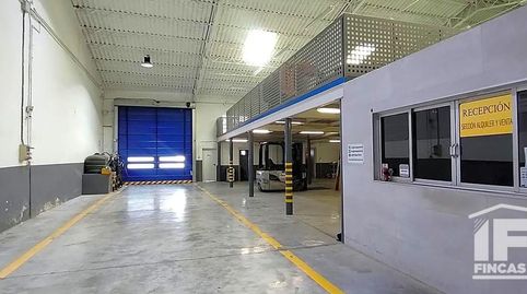 Nave comercial en zona residencial, image 2