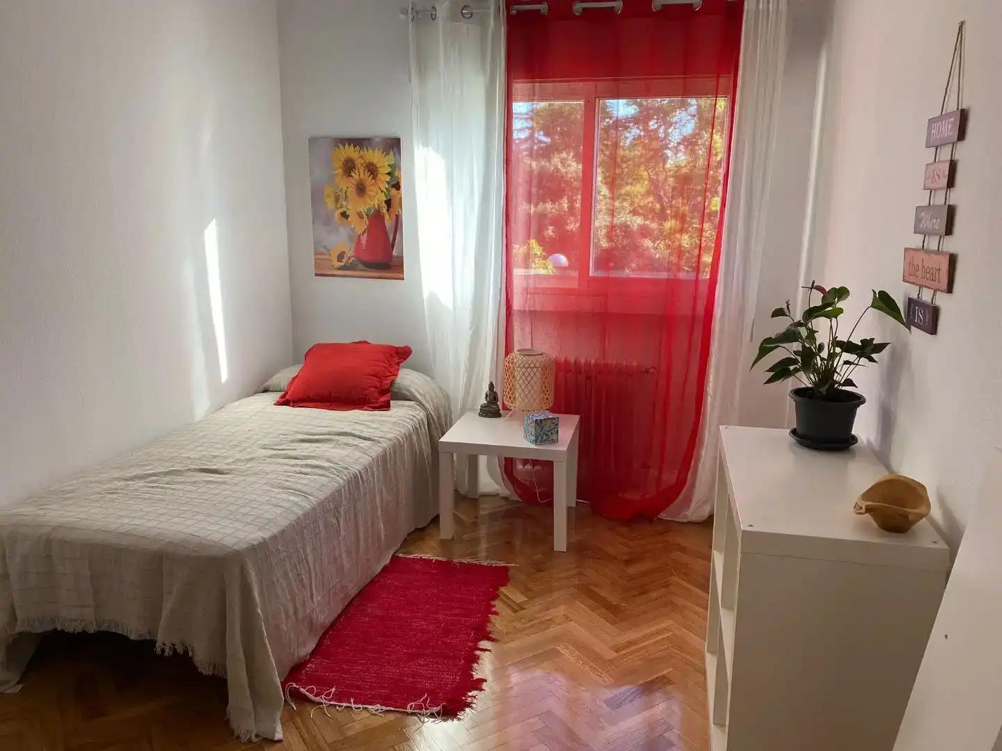 Schlafzimmer von Einfamilien-Reihenhaus zur Miete in  Madrid Capital mit Schwimmbad