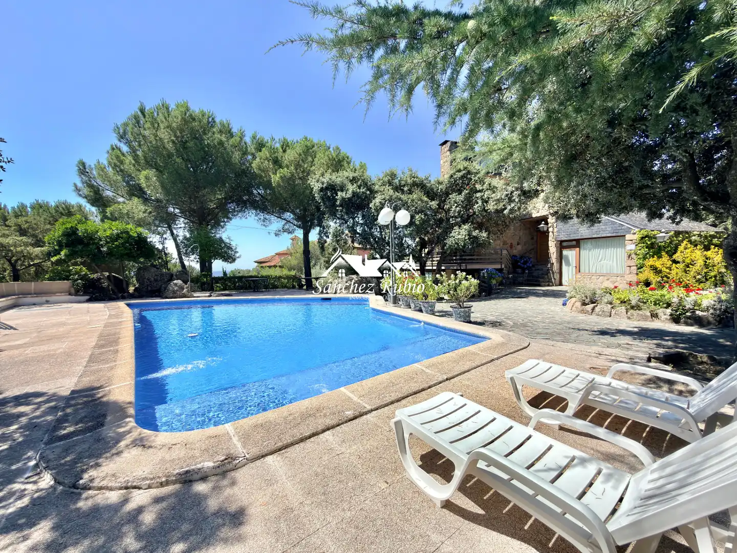 Piscina de Casa o xalet en venda en Torrelodones amb Calefacció, Jardí privat i Parquet