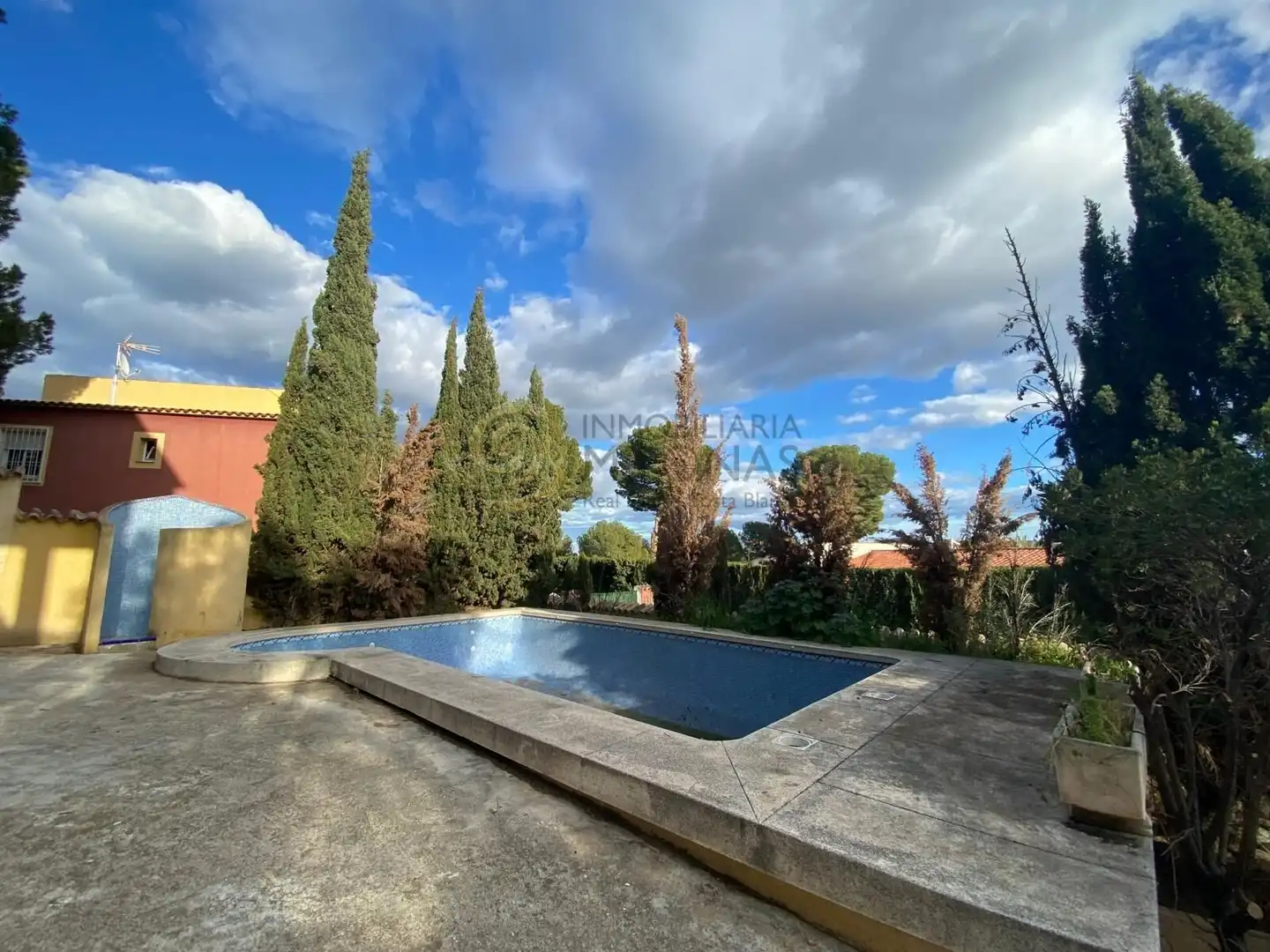 Piscina de Casa o xalet en venda en La Nucia amb Jardí privat, Terrassa i Moblat