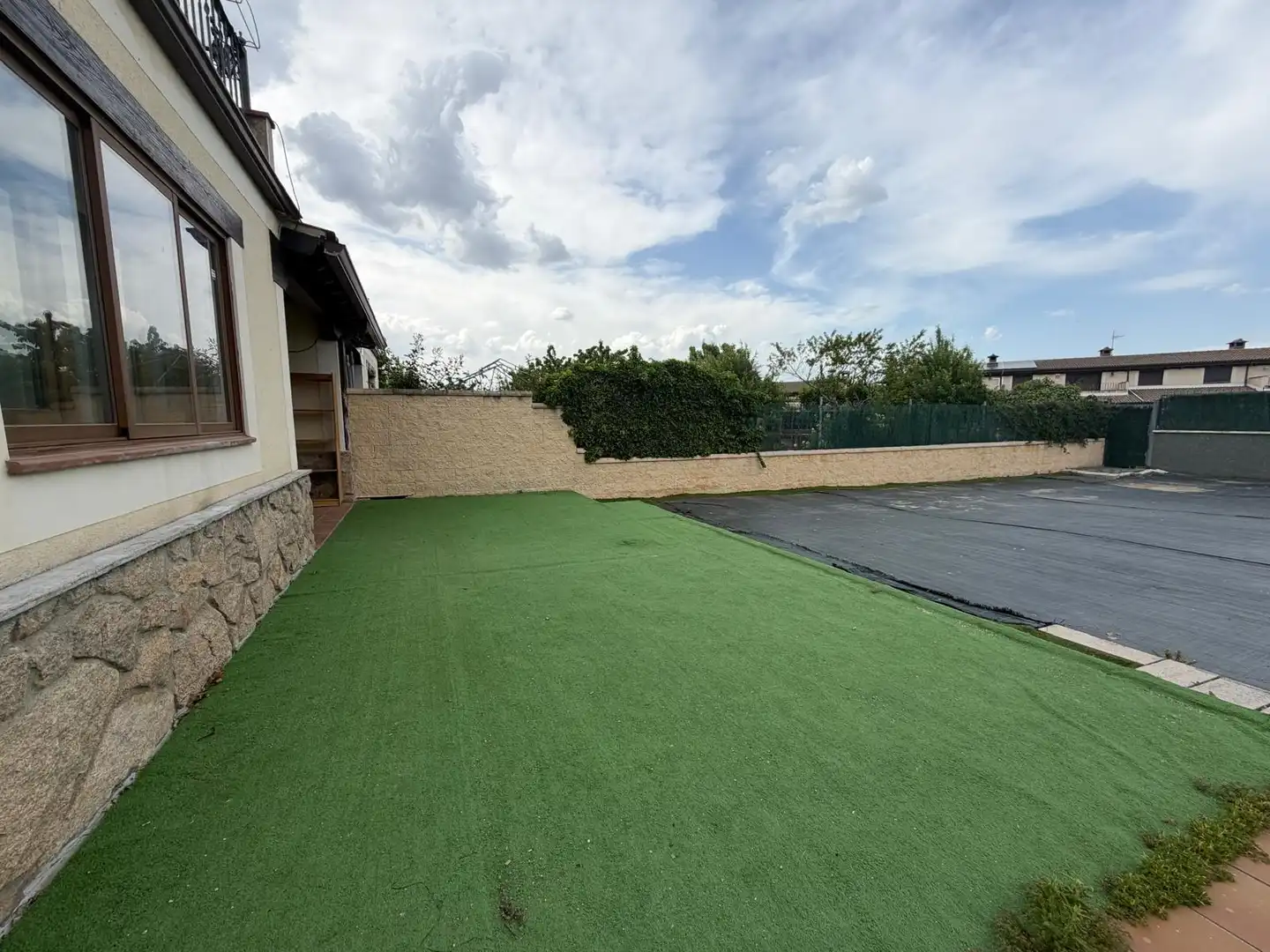 Terrassa de Casa adosada en venda en Palazuelos de Eresma amb Calefacció, Terrassa i Alarma