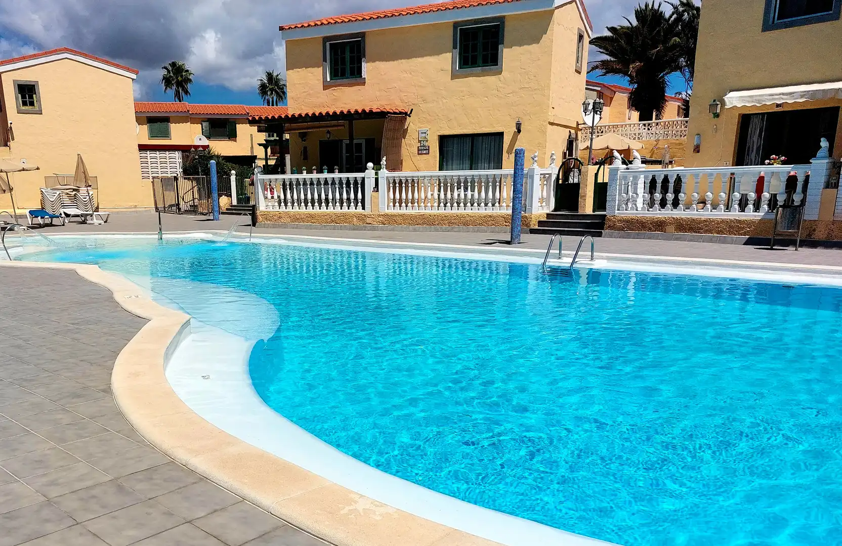 Schwimmbecken von Maisonette zur Miete in San Bartolomé de Tirajana mit Klimaanlage, Privatgarten und Terrasse
