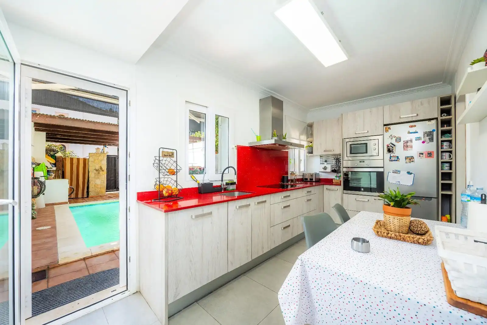 Küche von Einfamilien-Reihenhaus zum Verkauf in Capdepera mit Klimaanlage, Terrasse und Schwimmbad