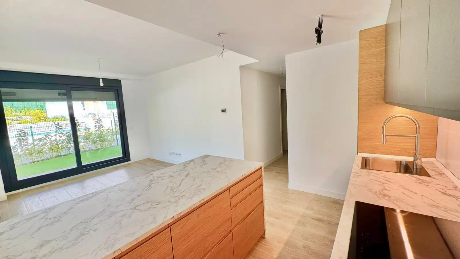 Cocina de Apartamento de alquiler en Torremolinos con Aire acondicionado, Calefacción y Jardín privado