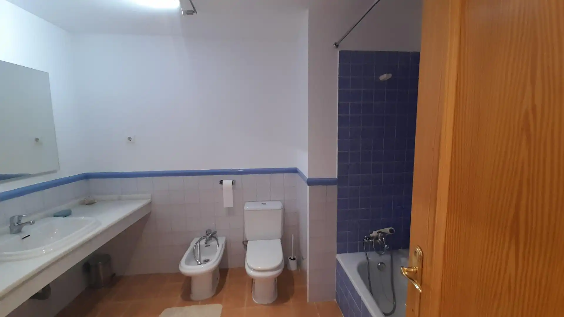 Bathroom of Flat for sale in Benalmádena  with Air Conditioner, Terrace and Storage room