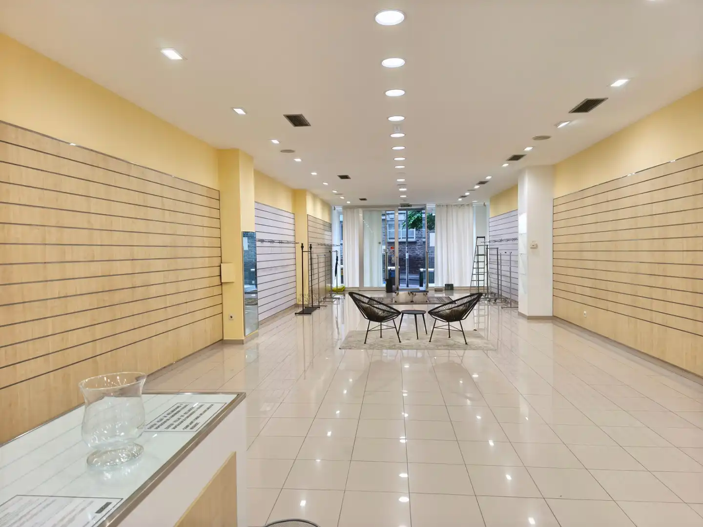 Local comercial de lloguer a Rúa de Frei Rosendo Salvado 6, imagen 2