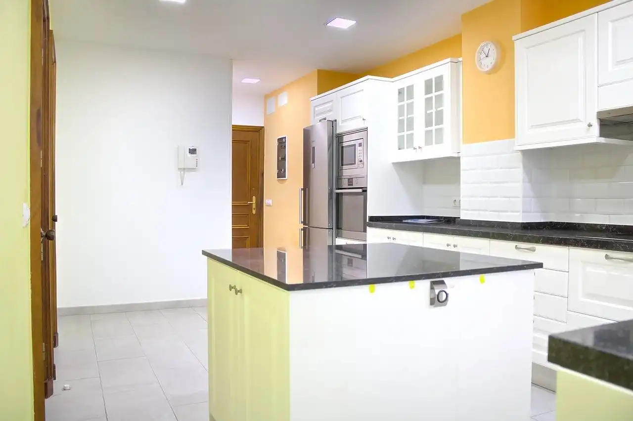 Küche von Wohnung zur Miete in Las Palmas de Gran Canaria mit Terrasse und Abstellraum