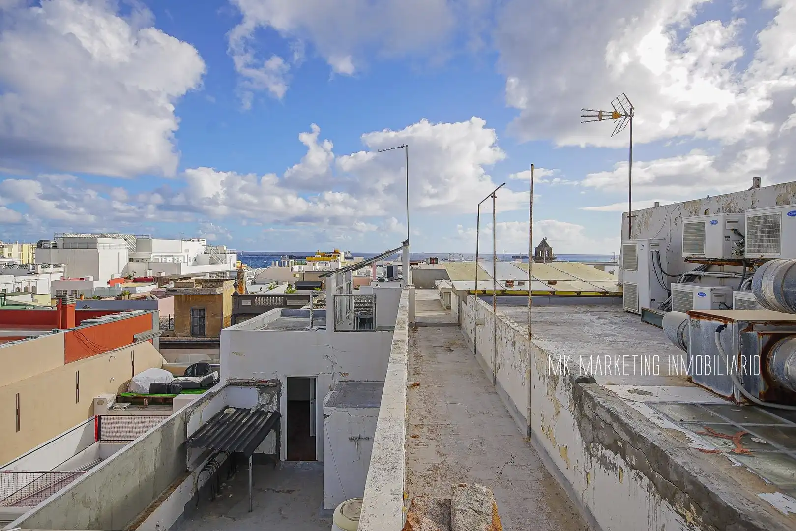 Vista exterior de Casa o xalet en venda en Las Palmas de Gran Canaria amb Terrassa i Balcó