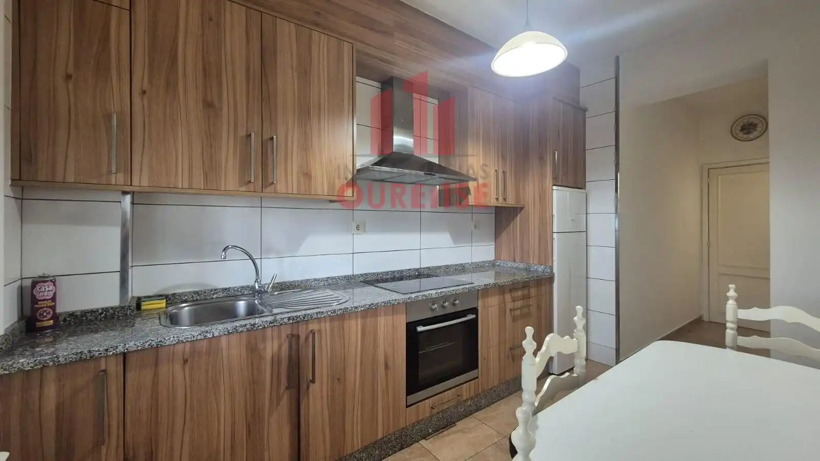 Cuina de Pis de lloguer en Ourense Capital  amb Calefacció, Terrassa i Moblat