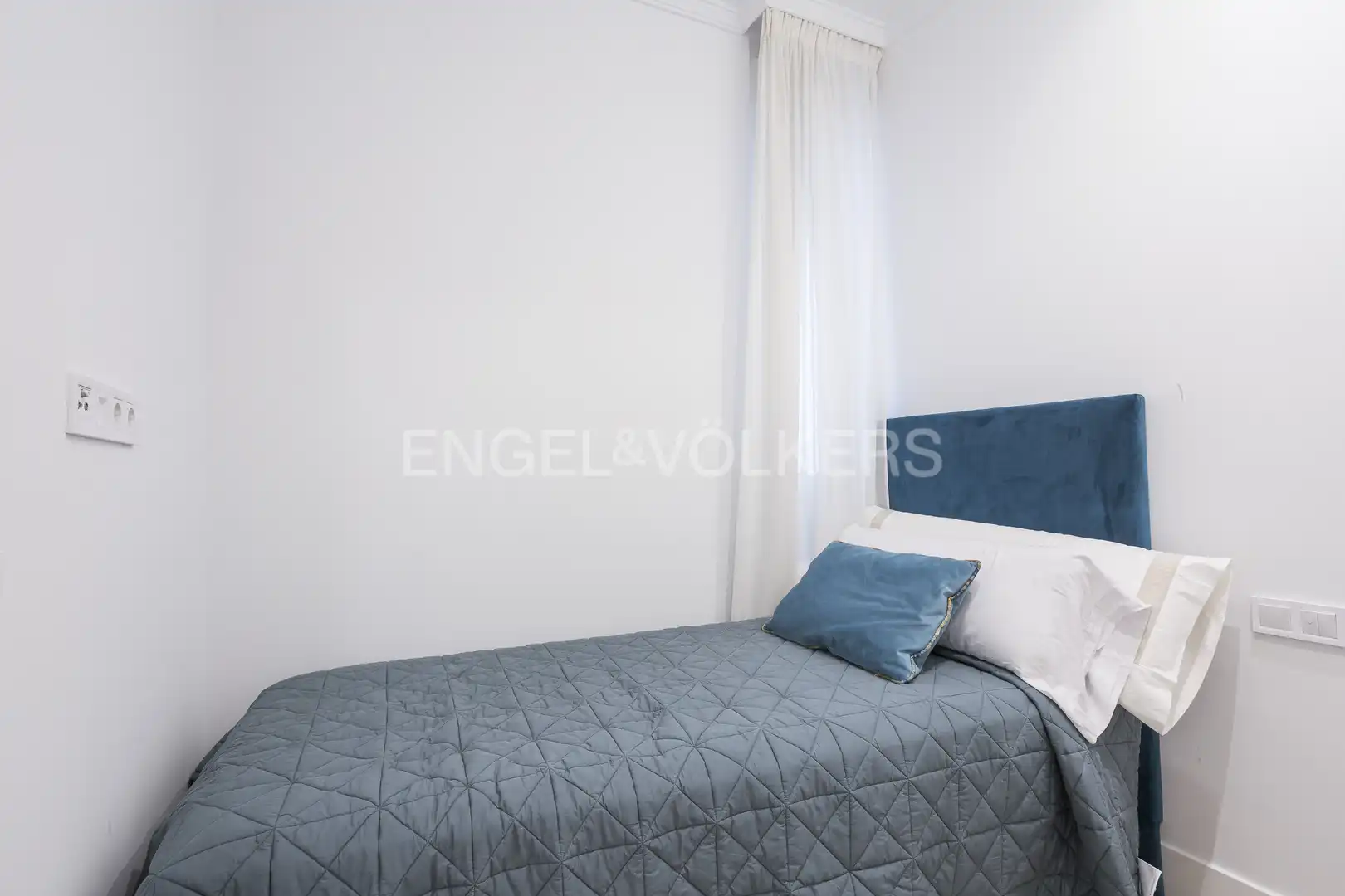 Bedroom of Flat for sale in Madrid  with Air Conditioner, Heating and Storage room