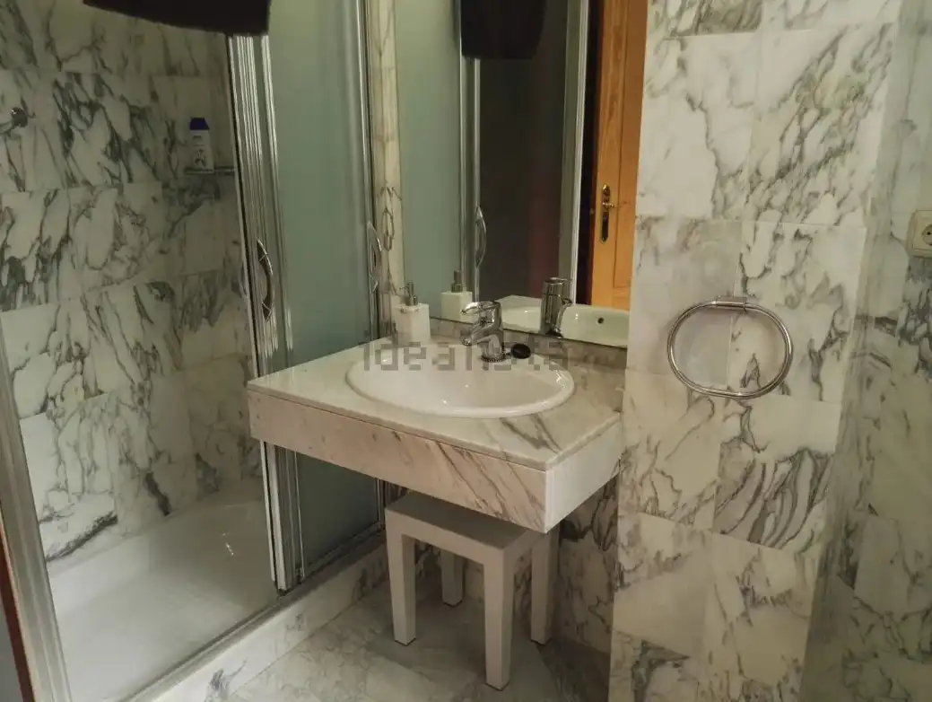 Baño de Piso en venta en Granada con Aire acondicionado, Calefacción y Amueblado