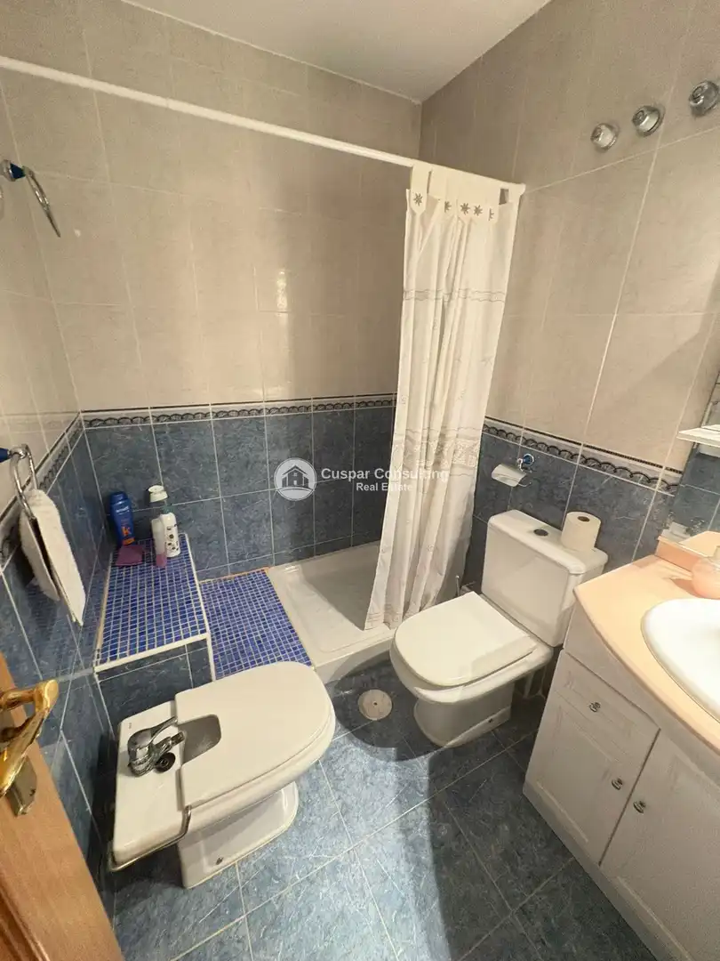 Baño de Ático en venta en Población de Arroyo con Calefacción y Amueblado