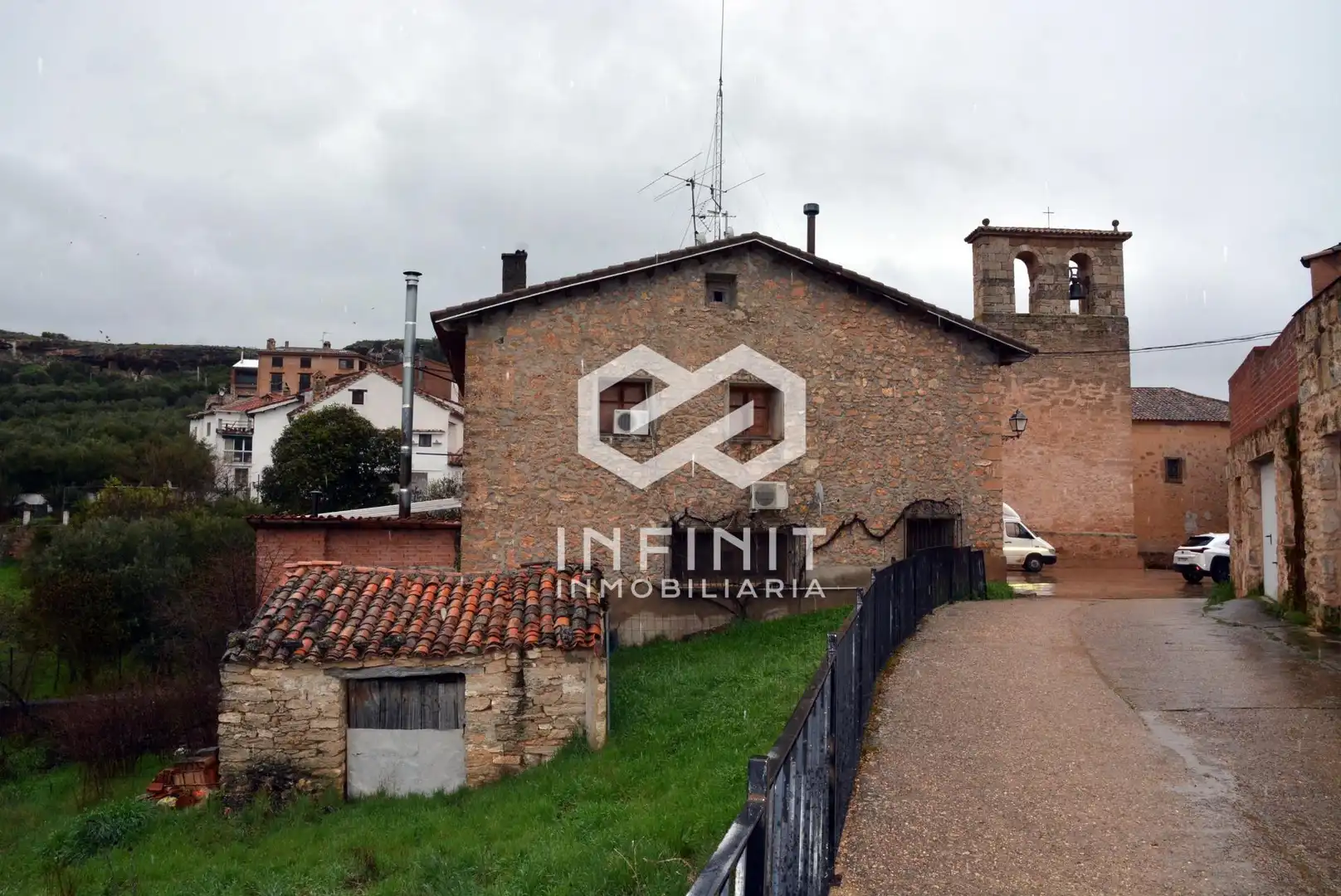 Vista exterior de Casa o chalet en venta en Cifuentes con Terraza