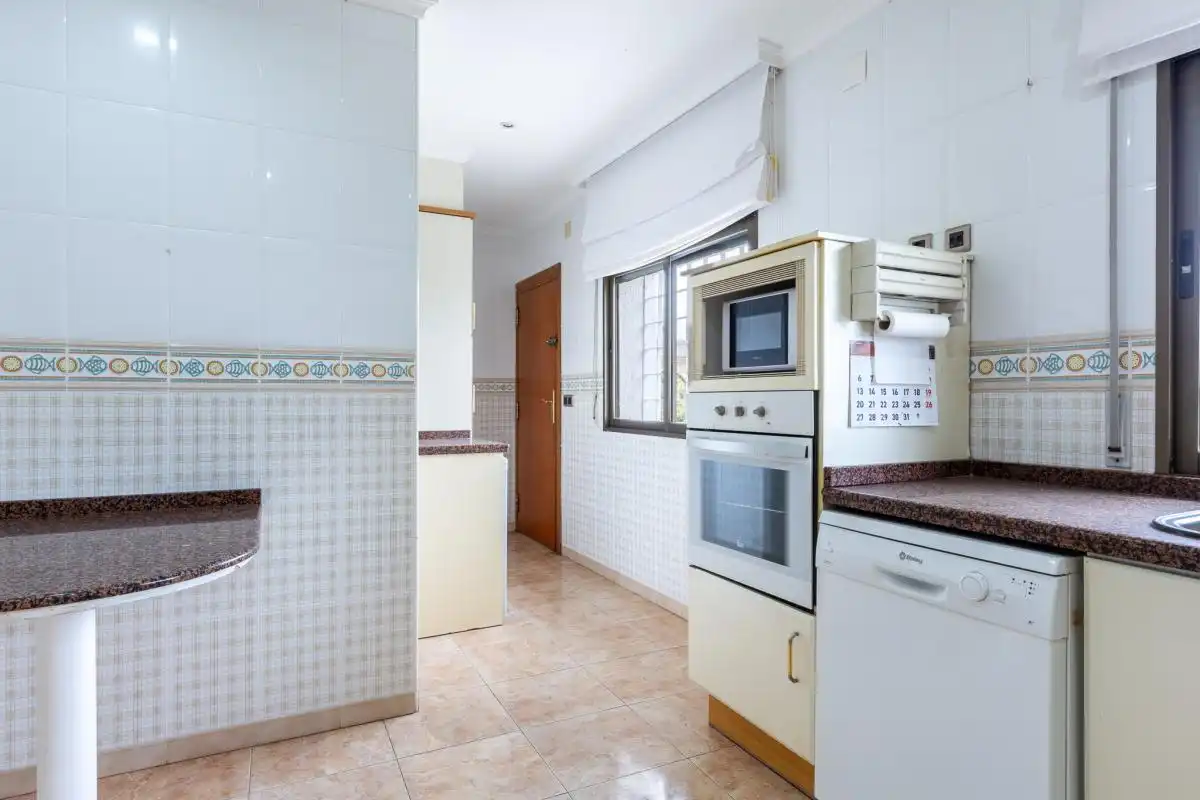 Cuina de Casa o xalet en venda en Torrent amb Aire condicionat, Calefacció i Jardí privat