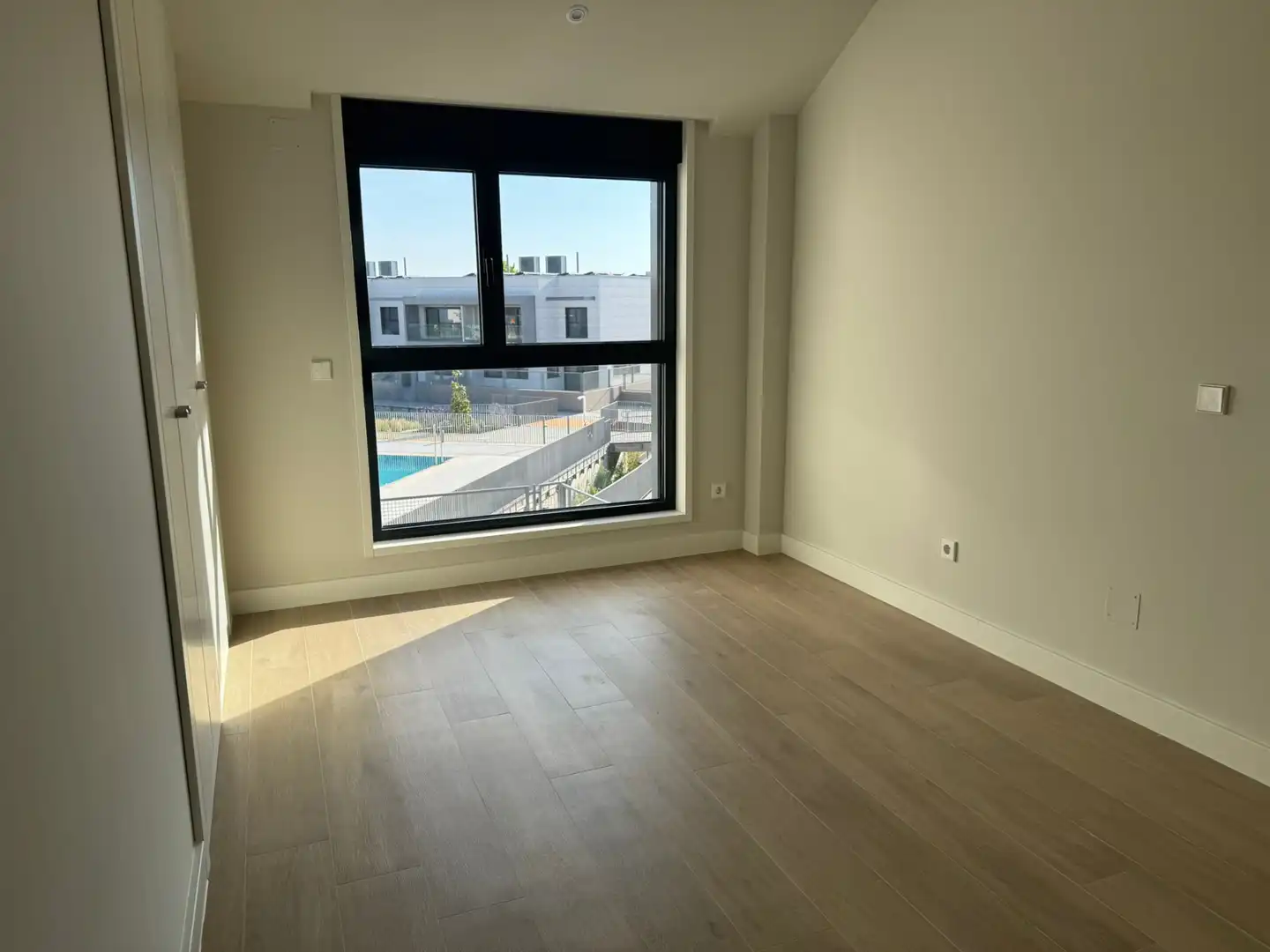 Habitación de Casa adosada en venta en Boadilla del Monte con Aire acondicionado, Calefacción y Jardín privado
