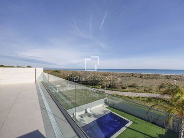 Chalet con balcón en venta en Corinto - Almarda