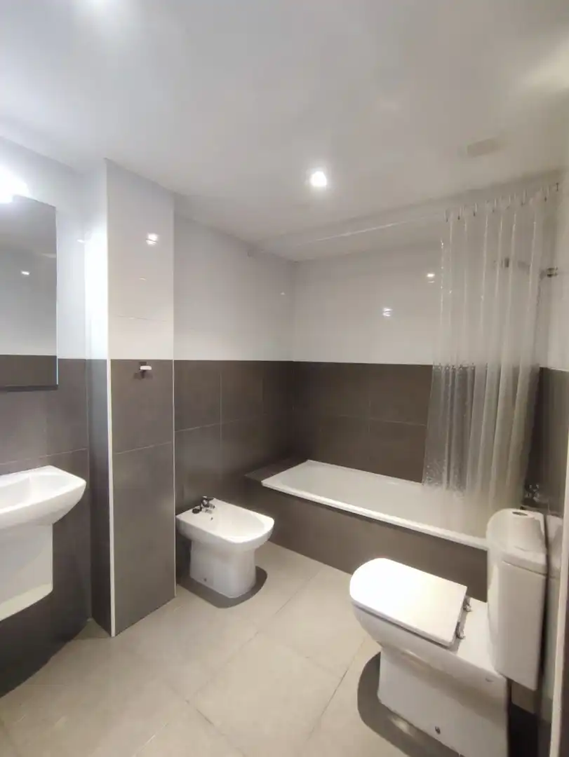 Baño de Piso en venta en Sant Celoni con Calefacción y Trastero