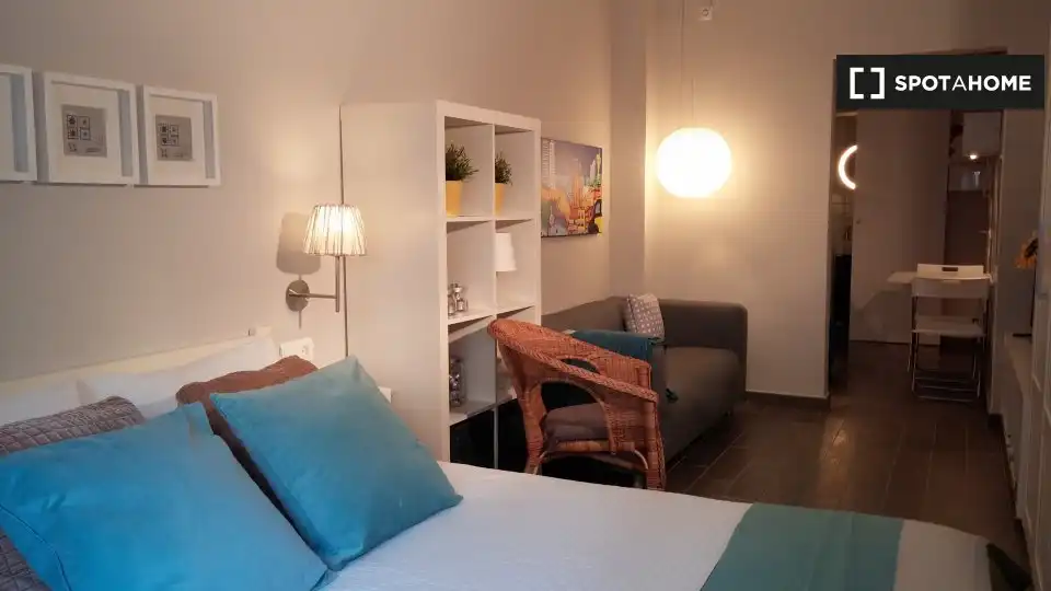 Habitació a El Poble Sec - Parc de Montjuïc