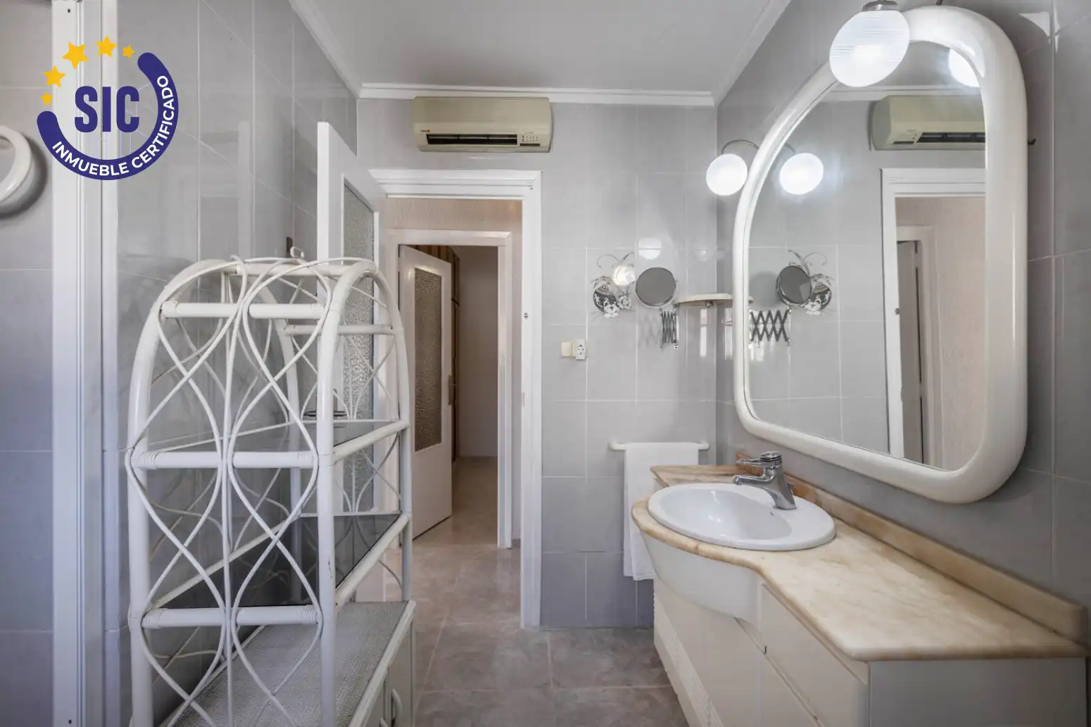 Bathroom of Houses for sale in L'Eliana  with Air Conditioner, Heating and Private garden