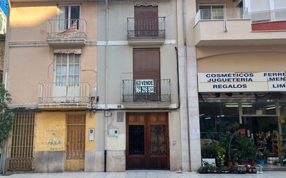 Vista exterior de Casa o xalet en venda en Castellón de la Plana / Castelló de la Plana amb Terrassa i Balcó