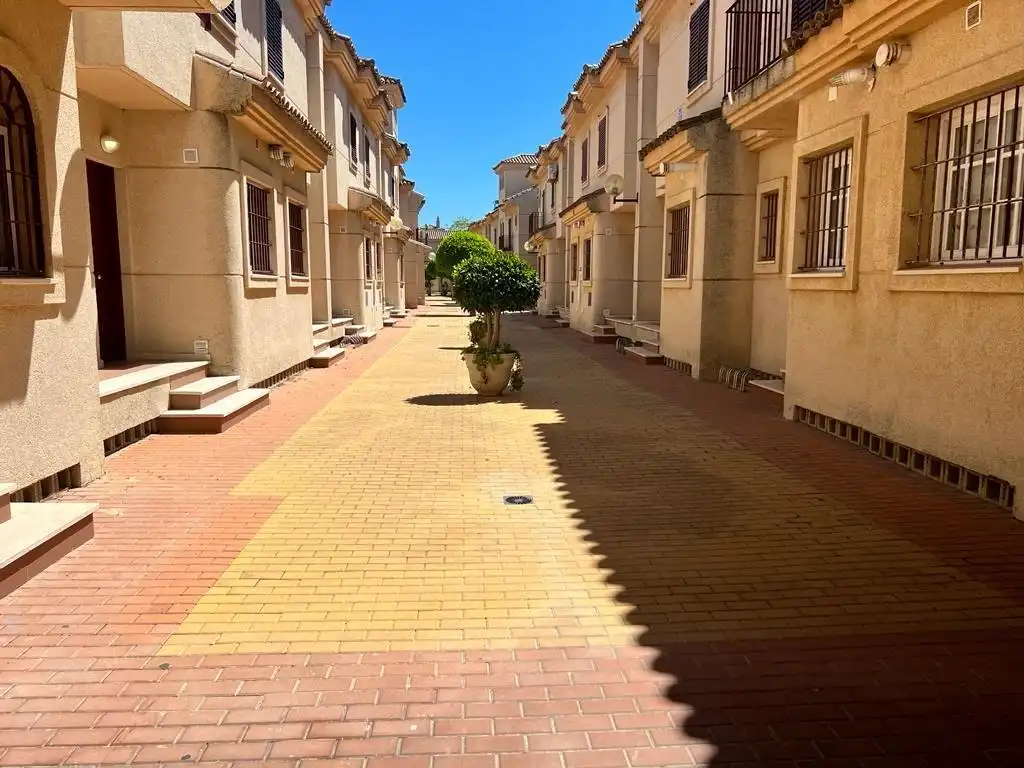 Vista exterior de Apartamento de alquiler en Rota con Jardín privado, Terraza y Amueblado