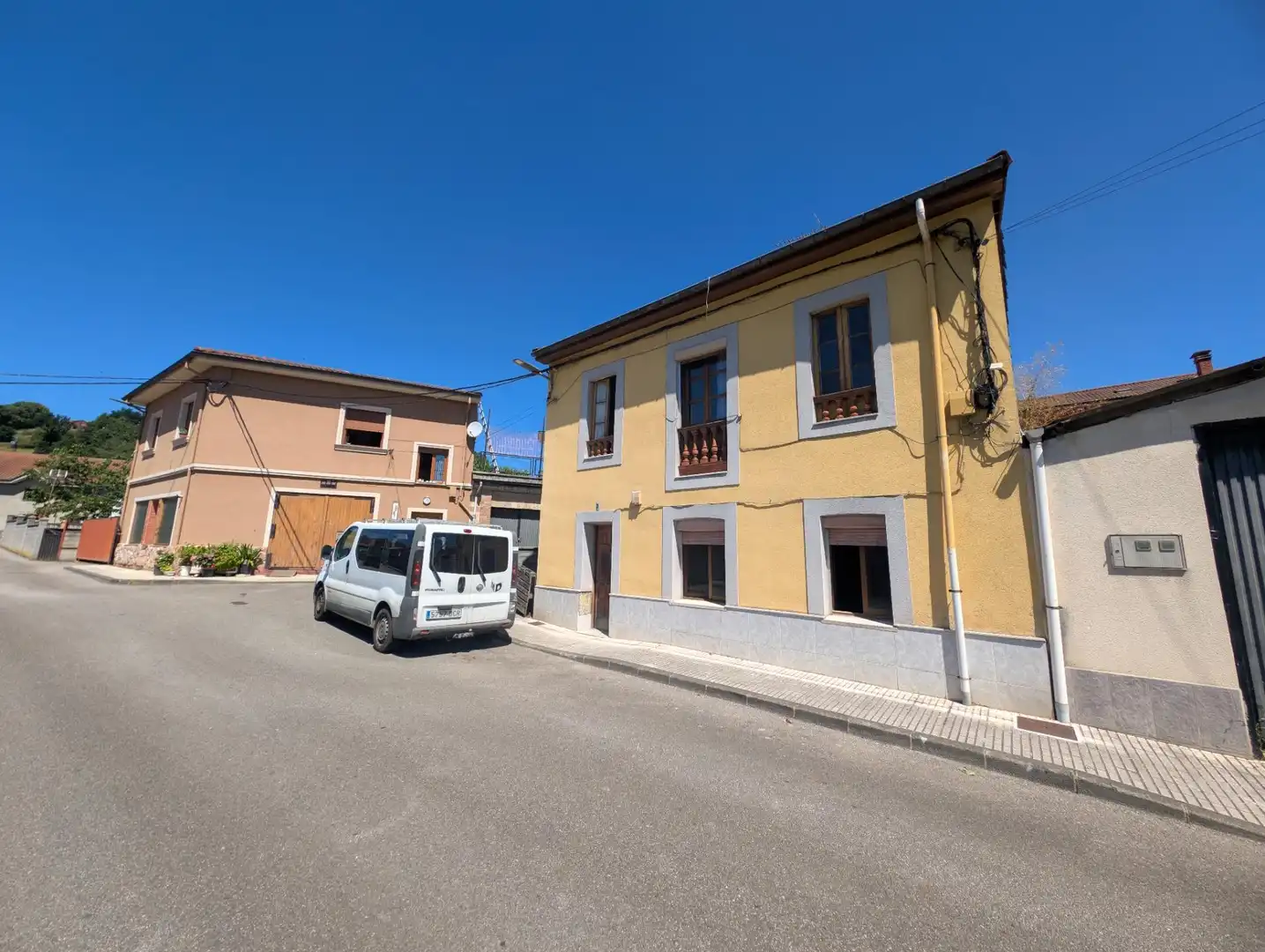 Vista exterior de Casa o xalet en venda en Langreo amb Jardí privat