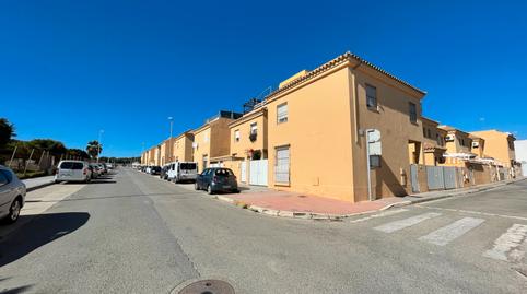 Foto 5 de Casa adosada de alquiler en Calle Escritora María Zambrano