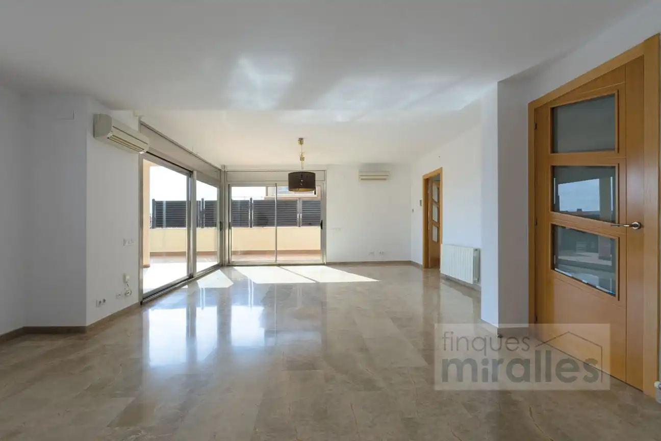Sala d'estar de Casa adosada en venda en Vilassar de Dalt amb Aire condicionat, Calefacció i Jardí privat