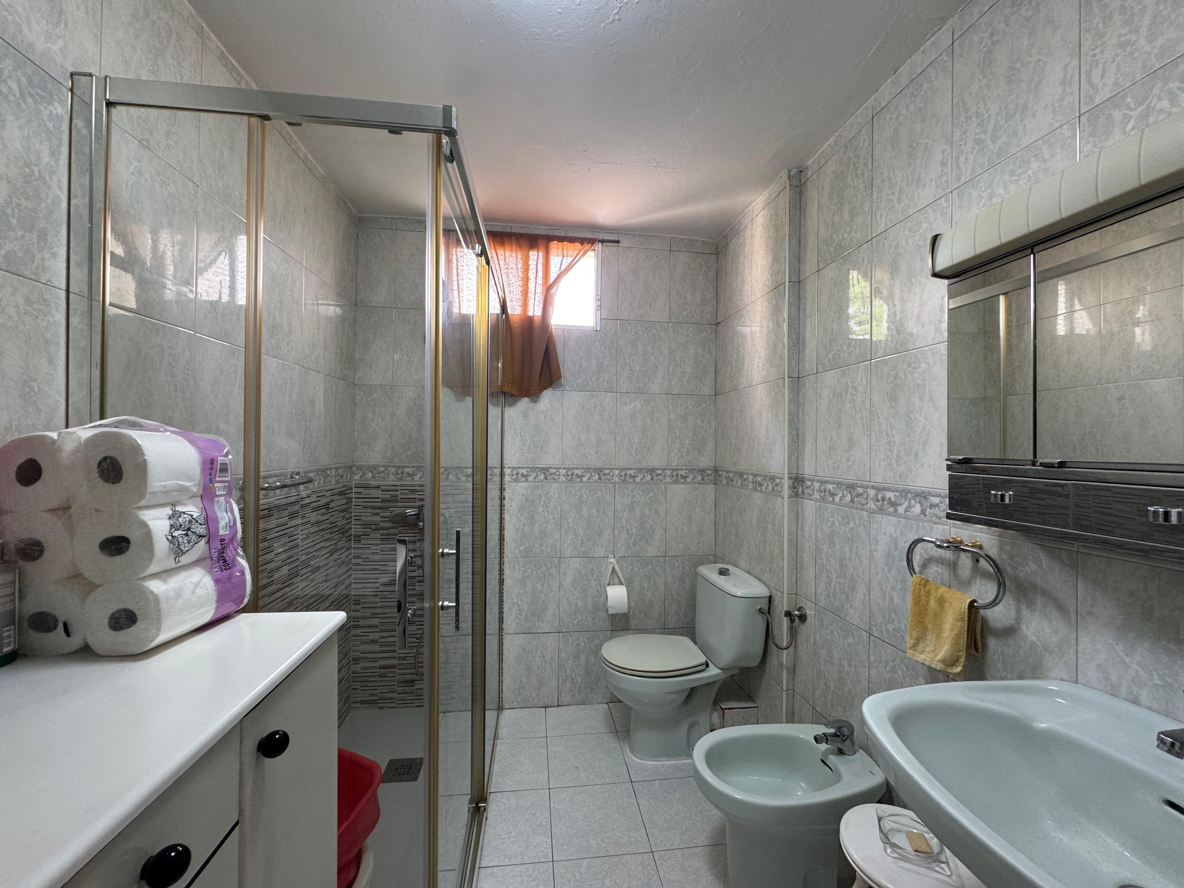 Bathroom of Flat for sale in  Sevilla Capital