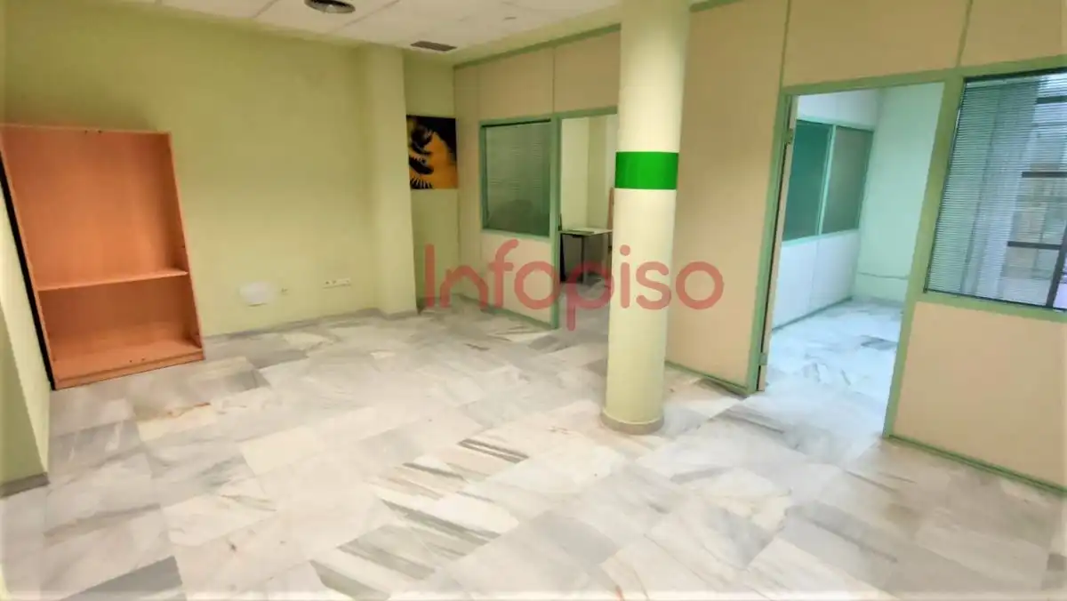 Oficina amb ascensor en venda a Valdepeñas, imagen 3