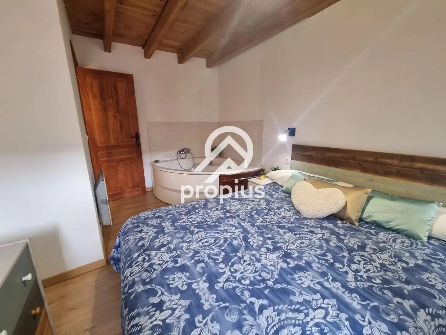 Schlafzimmer von Einfamilien-Reihenhaus zum Verkauf in Cangas de Onís mit Heizung und Terrasse