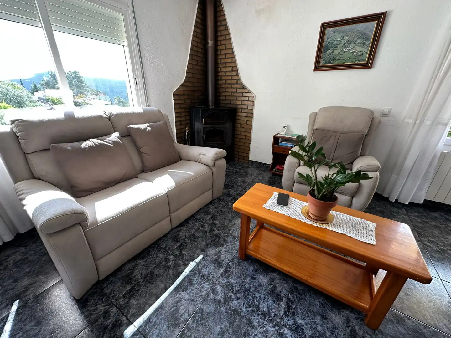 Sala d'estar de Casa o xalet en venda en Corbera de Llobregat amb Aire condicionat, Calefacció i Jardí privat
