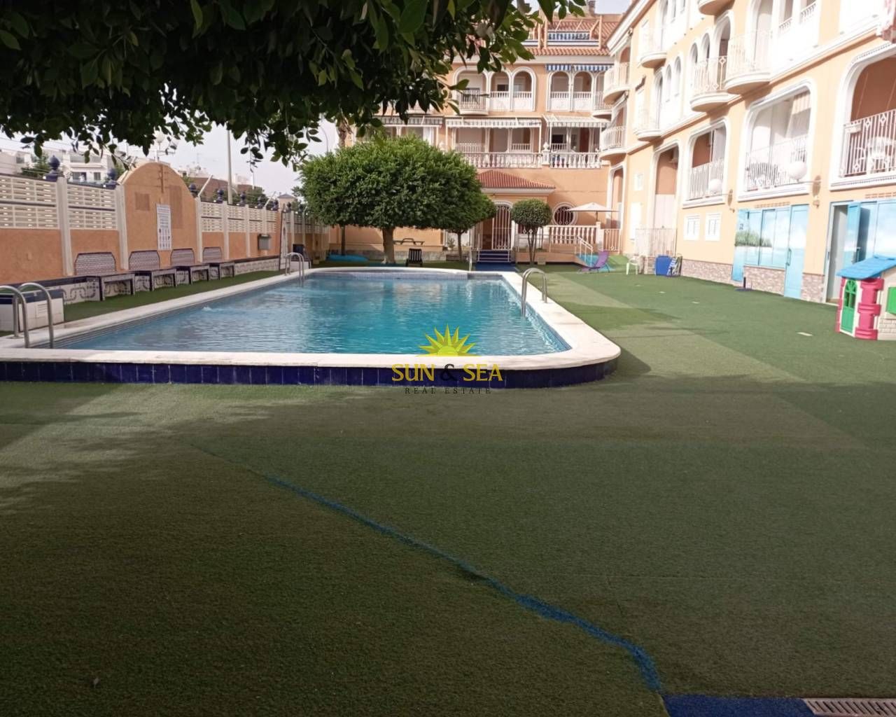 Piscina de Apartament de lloguer en Los Alcázares amb Aire condicionat, Calefacció i Terrassa