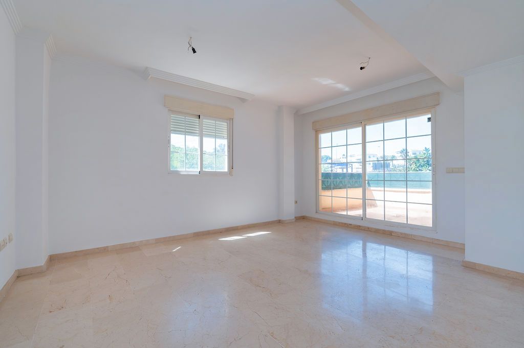 Duplex for sale in Marbella  with Swimming Pool