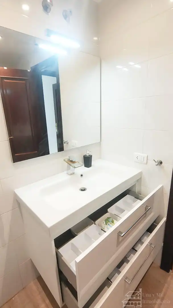 Bathroom of Flat for sale in Salamanca  with Terrace and Balcony