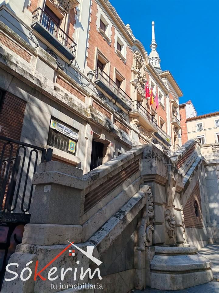 Vista exterior de Local en venda en  Madrid Capital