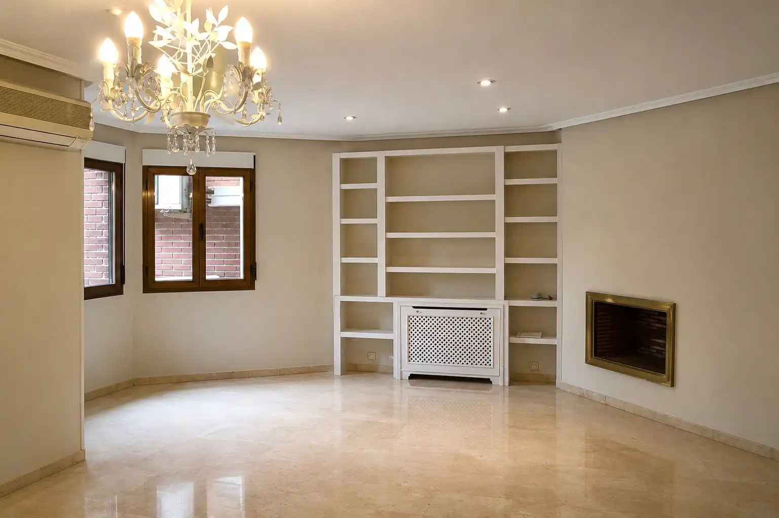 Sala de estar de Casa adosada de alquiler en Boadilla del Monte con Aire acondicionado, Calefacción y Jardín privado