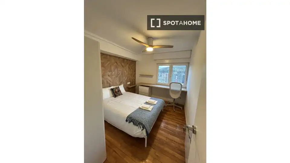 Schlafzimmer von Wohnung zur untervermieten in Bilbao  mit Klimaanlage, Terrasse und Möbliert