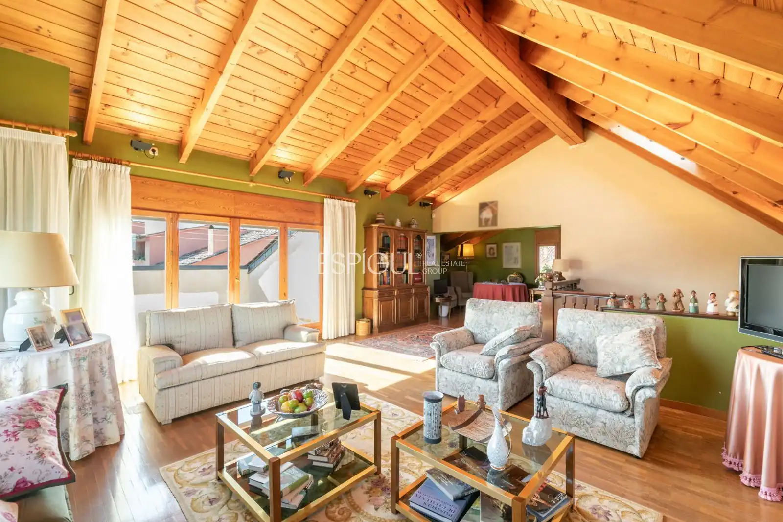 Living room of Houses for sale in Sant Cugat del Vallès  with Air Conditioner, Heating and Parquet flooring