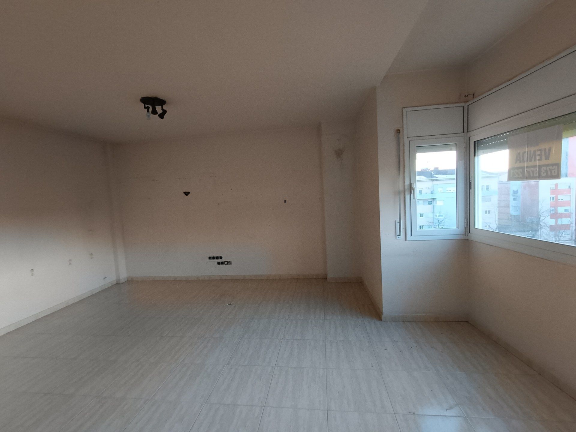 Pis en venda en Salt amb Terrassa i Balcó