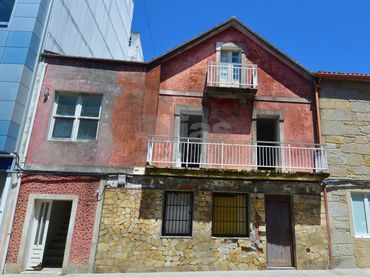 Casa amb balcó en venda a Ponteceso