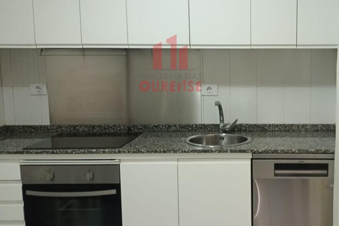Cuina de Pis de lloguer en Ourense Capital  amb Calefacció i Terrassa